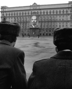 Moscow, RUSSIAN FEDERATION:  This undated file picture shows Soviet policemen standing guard in front of the KGB building in Moscow, with a portrait ov Vladimir Lenin on it. The controversy over the poisoning last month of former Russian agent Alexander Litvinenko is harming relations between Moscow and London, Russian Foreign Minister Sergei Lavrov said 04 December 2006.   AFP PHOTO / ALEXANDER NEMENOV  (Photo credit should read ALEXANDER NEMENOV/AFP/Getty Images)